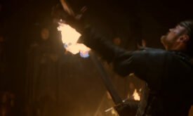 Лорд Берик демонстрирует чудо снисхождения благодатного огня на свой меч