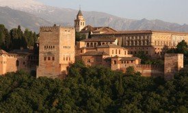 Крепость Альгамбра — пример арабской архитектуры в Андалусии, которая, возможно, послужит декорациями для Дорна.