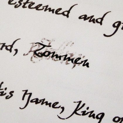 Книгу создавали специально в дар королю Роберту, но пока писали, на трон взошел Томмен