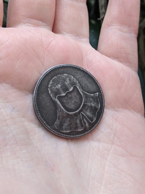…и монетка, подаренная Джорджем Мартином нам во время визита в Россию в 2017 году