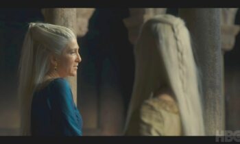 Принцесса со своей свекровью: Рейнис рассказывает, как ее, дочь старшего сына короля, отвергли в качестве наследницы в Харренхолле по причине неправильного пола.