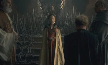 Принцессу Рейниру объявляют наследницей Железного трона.
